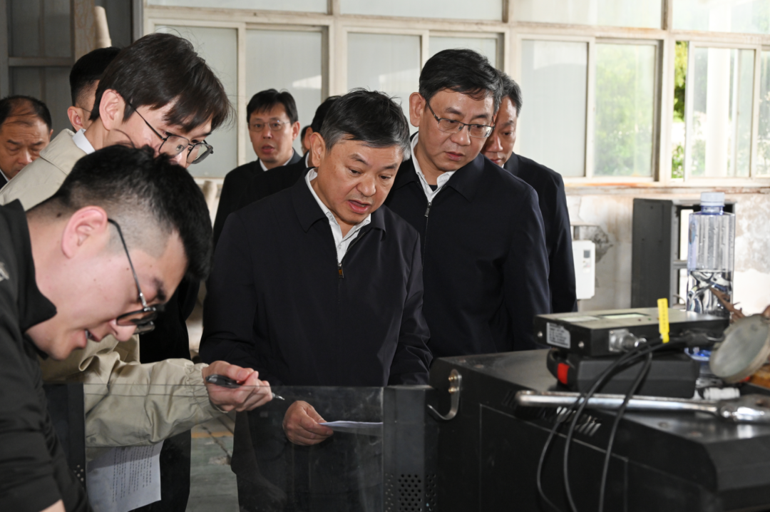 生态环境部部长黄润秋赴湖北省调研生态环境保护工作