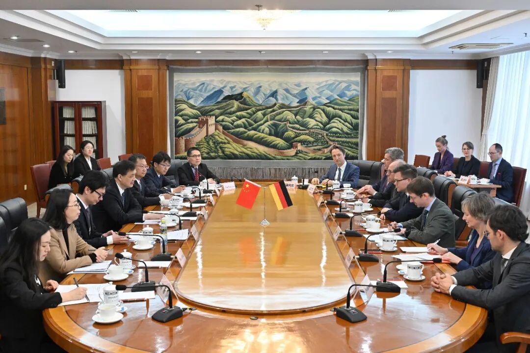 周海兵副主任会见德国联邦环境、气候保护、自然保护和核安全部部长施耐德